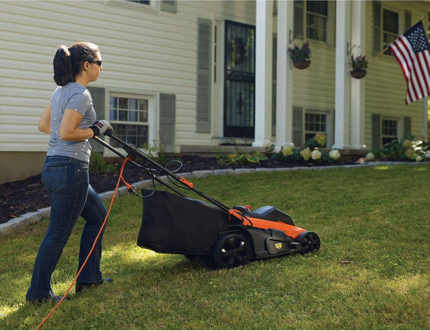 BLACK+DECKER 20-Inch Corded Electric Lawn Mower, Ultra Light Push Mower, 13-Amp High Output Motor, 3 in 1 Cutting Versatility, Tool Free Height Adjustment, 7-Setting Cutting Height (MM2000)